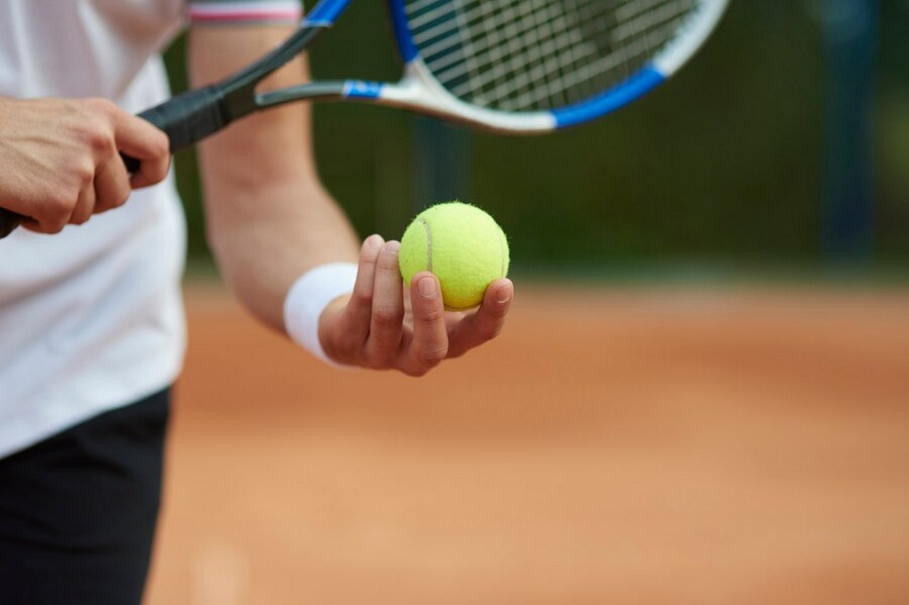 Jak analizować formę tenisisty, by dobrze obstawiać?